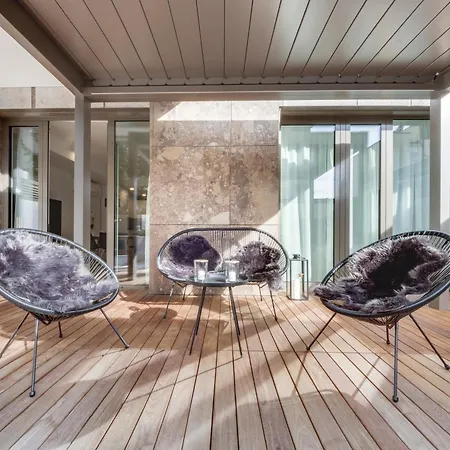 Modern 1 Bedroom In Center With Covered Parking Apartmán