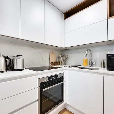 Modern 1 Bedroom In Center With Covered Parking Apartment *