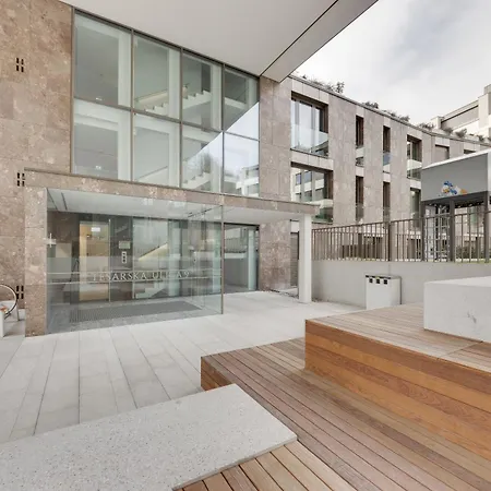 Modern 1 Bedroom In Center With Covered Parking *